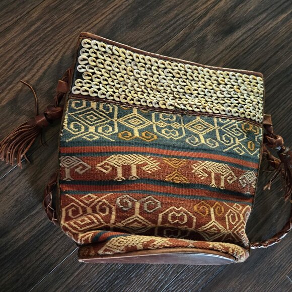 GAMMON SHIRE Genuine Leather Tribal Style Bucket Bag (Made in Indonesia) - Picture 3 of 10